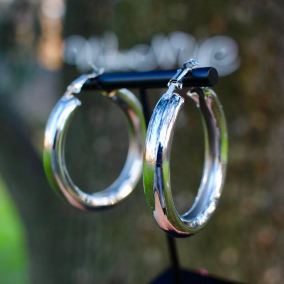 New Large Chunky SILVER simple classic trend hoops - Picture 4 of 13